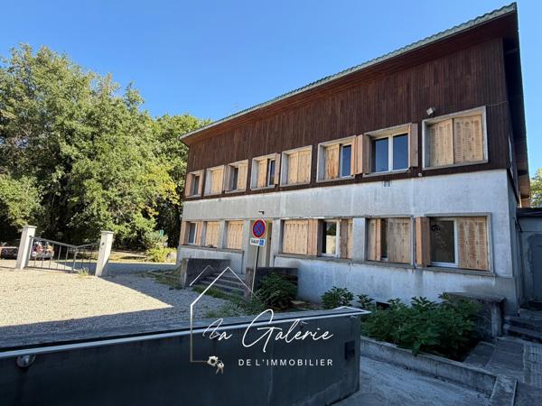 MAISON FAMILIALE AU BEAU POTENTIEL A CHAMP-SUR-DRAC