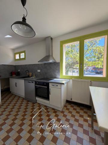 MAISON FAMILIALE AU BEAU POTENTIEL A CHAMP-SUR-DRAC