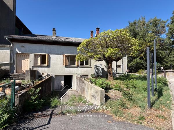 MAISON FAMILIALE AU BEAU POTENTIEL A CHAMP-SUR-DRAC