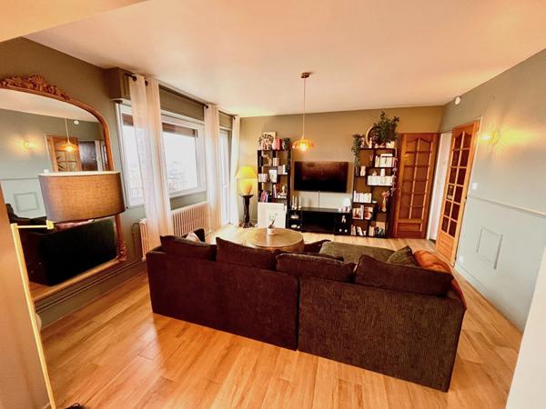 F5 DEVANT-LES-PONTS avec balcon et garage