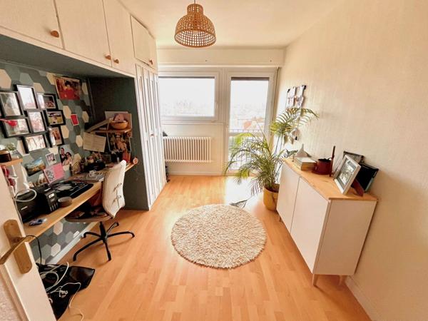 F5 DEVANT-LES-PONTS avec balcon et garage