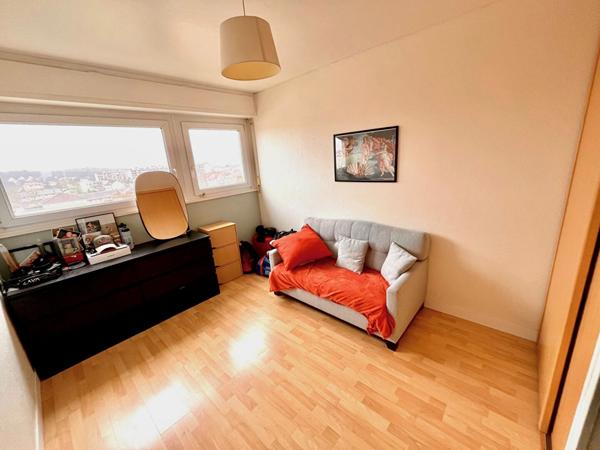 F5 DEVANT-LES-PONTS avec balcon et garage