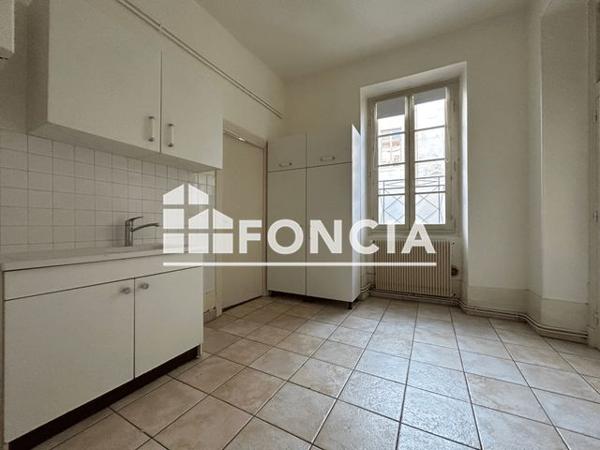 Location Appartement 2 pièces 51.5 m² - 9 RUE DU PALAIS Dijon 21000