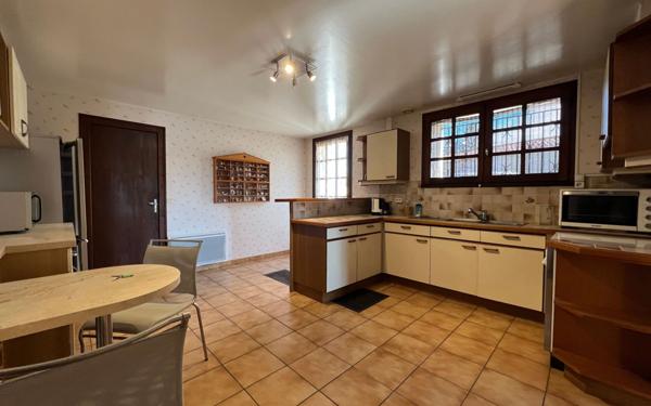 Maison à vendre    4 pièces • 166 m2 Roquefort