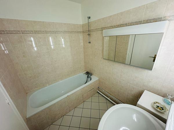 Appartement 76 m² ? 2 chambres avec dressing ? Ascenseur ? Proche tram