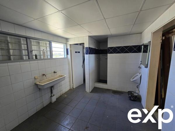 A VENDRE HANGAR ZONE DE LA MARE