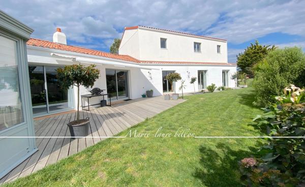 Maison à vendre 7 pièces SAINT GILLES CROIX-DE-VIE, grande maison familiale avec piscine et sa parcelle de 2224 m2.