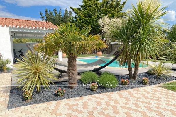 Maison à vendre 7 pièces SAINT GILLES CROIX-DE-VIE, grande maison familiale avec piscine et sa parcelle de 2224 m2.