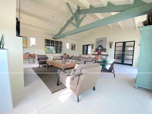 Maison à vendre 7 pièces SAINT GILLES CROIX-DE-VIE, grande maison familiale avec piscine et sa parcelle de 2224 m2.