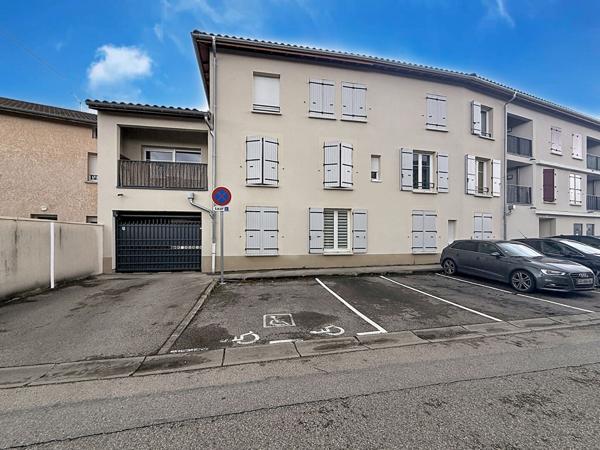 Joli Appartement Villieu Loyes Mollon 2 pièce(s) 48 m2 plein centre avec terrasse et stationnement sécurisé.