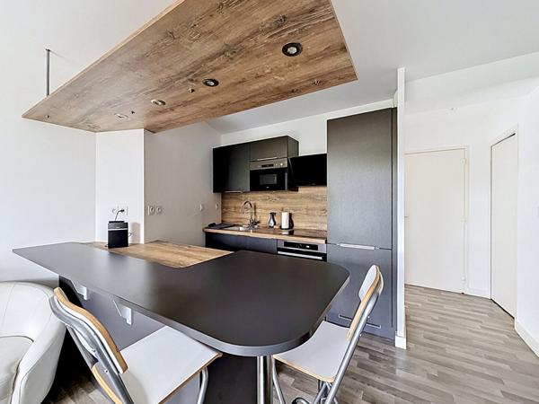Joli Appartement Villieu Loyes Mollon 2 pièce(s) 48 m2 plein centre avec terrasse et stationnement sécurisé.
