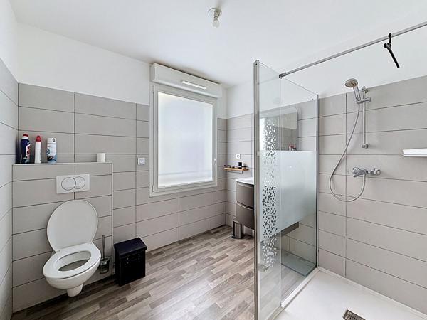 Joli Appartement Villieu Loyes Mollon 2 pièce(s) 48 m2 plein centre avec terrasse et stationnement sécurisé.