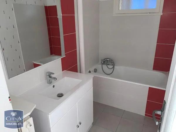 Appartement à louer 3 pièces 67.06m² Saumur (49400)