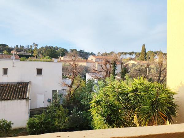 LE PRADET - Appartement de type 2 - Cave - Loggia