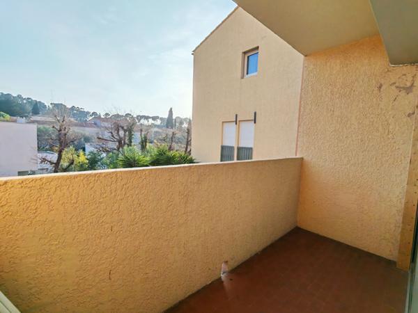 LE PRADET - Appartement de type 2 - Cave - Loggia