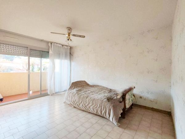 LE PRADET - Appartement de type 2 - Cave - Loggia