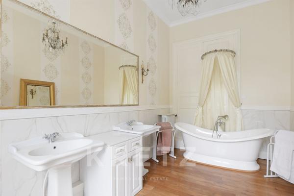 Exclusivité - Cahors - Chateau du debut XIXème remarquablement restauré