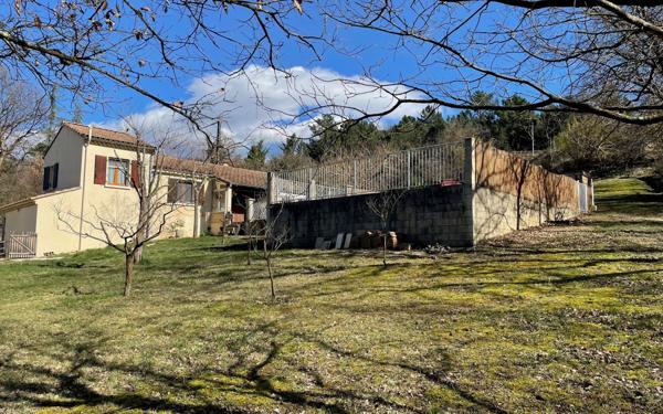 Maison à vendre    4 pièces •  Barjac