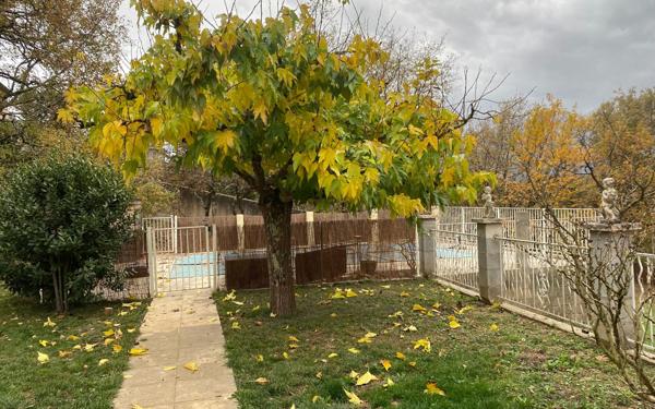 Maison à vendre    4 pièces •  Barjac