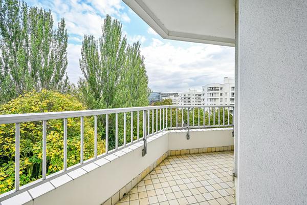 Ile Saint Germain- Grand 2 pièces avec balcon et parking - ISSY LES MOULINEAUX