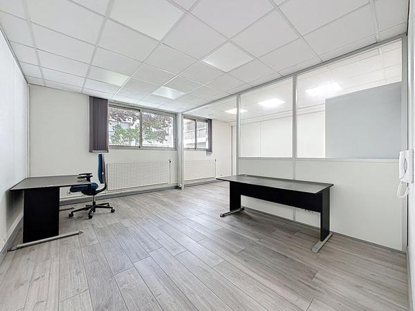 Local commercial sur cour avec 2 parkings - PARIS