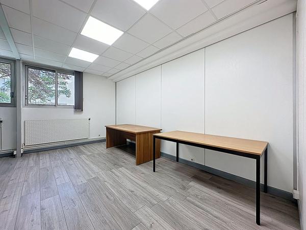 Local commercial sur cour avec 2 parkings - PARIS