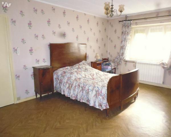 VEZET, ancienne ferme sur 1008 m² de terrain.