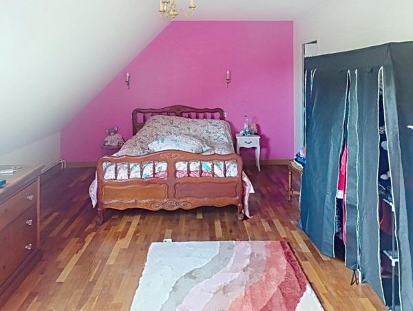 Alliez confort moderne, grands espaces et performance énergétique dans cette maison familiale à Pruniers !