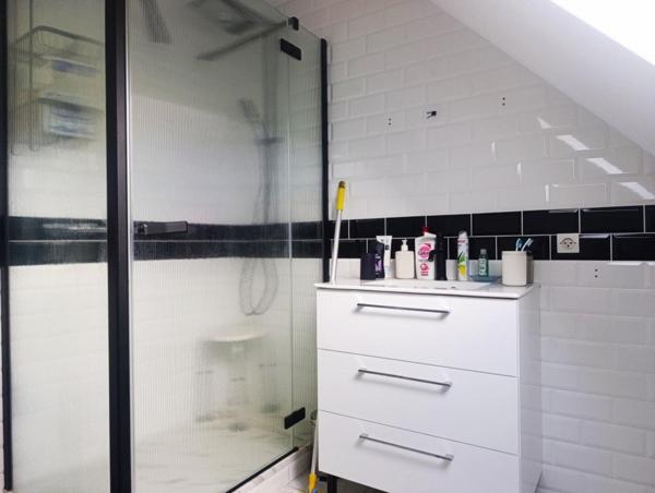 Alliez confort moderne, grands espaces et performance énergétique dans cette maison familiale à Pruniers !