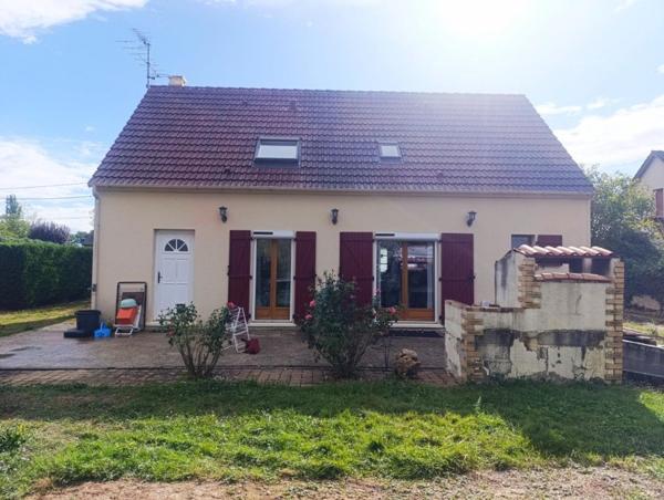 Alliez confort moderne, grands espaces et performance énergétique dans cette maison familiale à Pruniers !