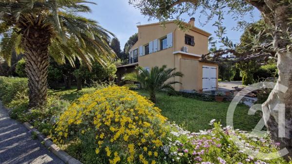 Maison à vendre  7 pièces - 226 m 2   LE LAVANDOU  - 83