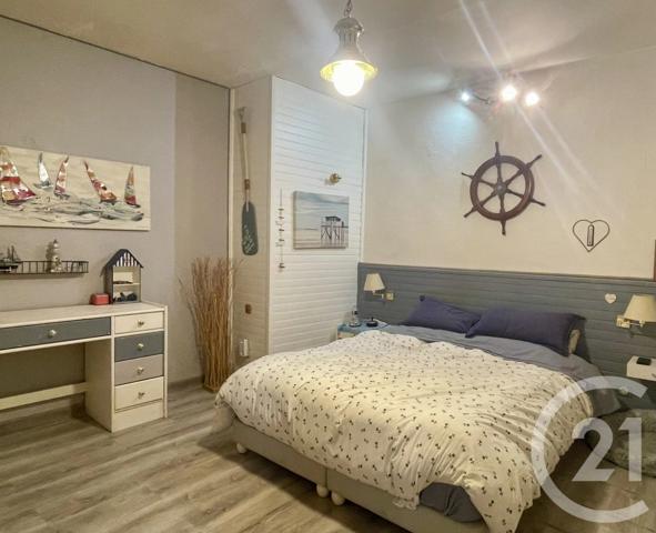 Maison à vendre  7 pièces - 226 m 2   LE LAVANDOU  - 83