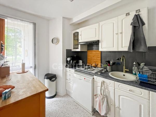 Bel Appartement rénové avec balcon à vendre 3 pièces CHANTILLY (60) - box Garage - CENTRE VILLE CHANTILLY - GARE PARIS TER 25min - CDG 35 MIN