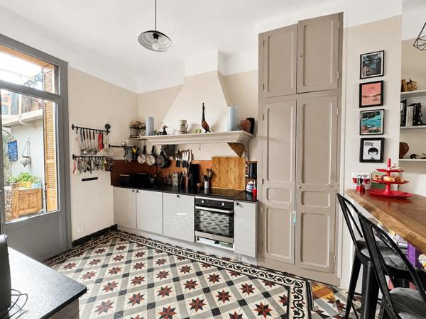 Maison
         5 pièces
        - 85 m² 395 000 € *
