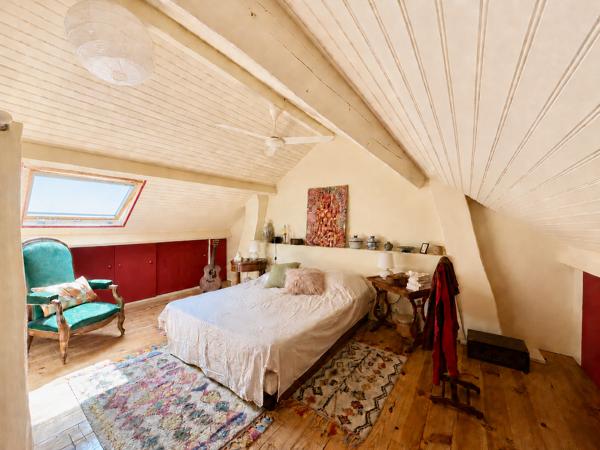 Maison
         5 pièces
        - 85 m² 395 000 € *