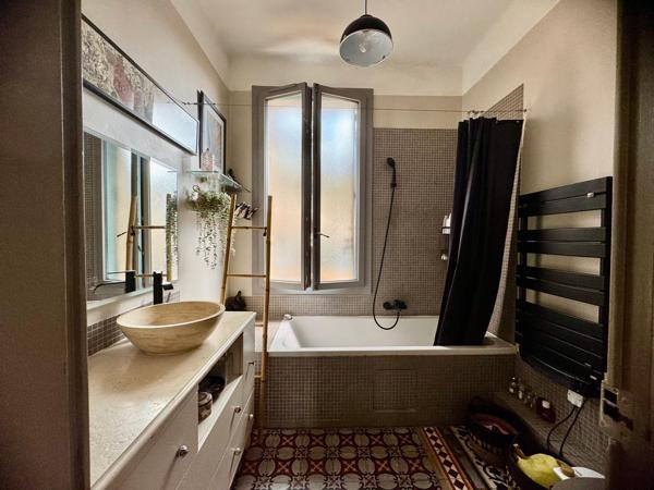 Maison
         5 pièces
        - 85 m² 395 000 € *
