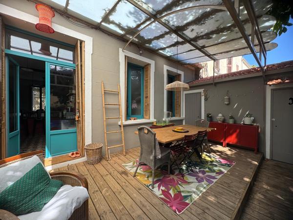 Maison
         5 pièces
        - 85 m² 395 000 € *
