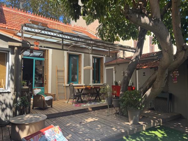 Maison
         5 pièces
        - 85 m² 395 000 € *