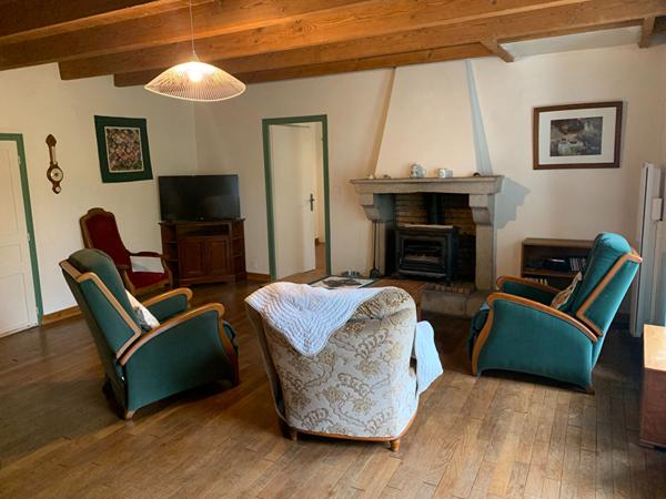 Maison à vendre à LA CHAPELLE SAINT LAURENT - 6 pièces, 4 chambres sur un terrain de plus de 1000m²