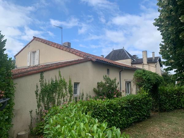Maison à vendre à LA CHAPELLE SAINT LAURENT - 6 pièces, 4 chambres sur un terrain de plus de 1000m²