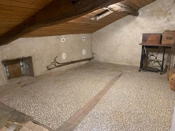 Maison à vendre à LA CHAPELLE SAINT LAURENT - 6 pièces, 4 chambres sur un terrain de plus de 1000m²