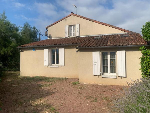 Maison à vendre à LA CHAPELLE SAINT LAURENT - 6 pièces, 4 chambres sur un terrain de plus de 1000m²