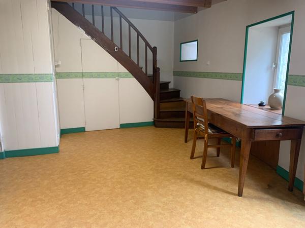 Maison à vendre à LA CHAPELLE SAINT LAURENT - 6 pièces, 4 chambres sur un terrain de plus de 1000m²