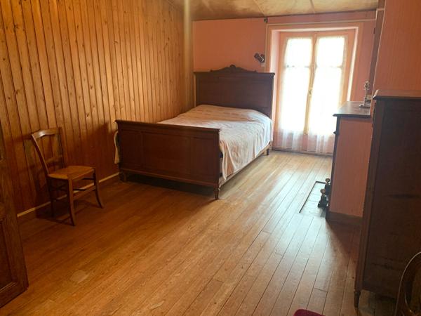 Maison à vendre à LA CHAPELLE SAINT LAURENT - 6 pièces, 4 chambres sur un terrain de plus de 1000m²