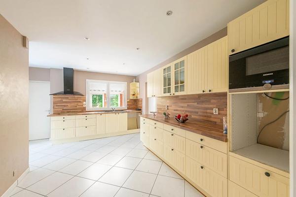 Maison à vendre 8 pièces 185.11m² Saint-Amand-les-Eaux (59230)