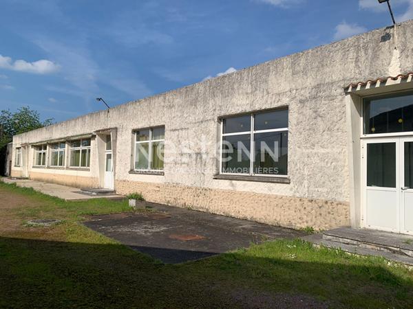 Ensemble immobilier ancien restaurant avec salle de réception à Noirterre