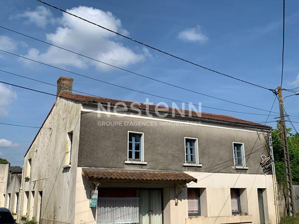 Ensemble immobilier ancien restaurant avec salle de réception à Noirterre