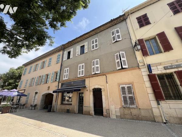 ST-CEZAIRE-SUR-SIAGNE. Place Charles de Gaulle, Duplex de 4pièces de 50m² au 2e étage.