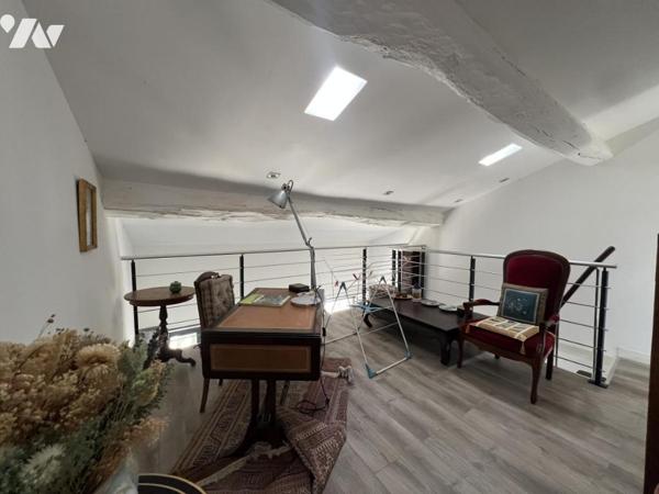 ST-CEZAIRE-SUR-SIAGNE. Place Charles de Gaulle, Duplex de 4pièces de 50m² au 2e étage.