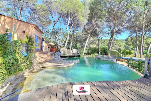 Maison Ventabren 9 pièces 205 m2 - piscine, double garage sur terrain de 2020 m2